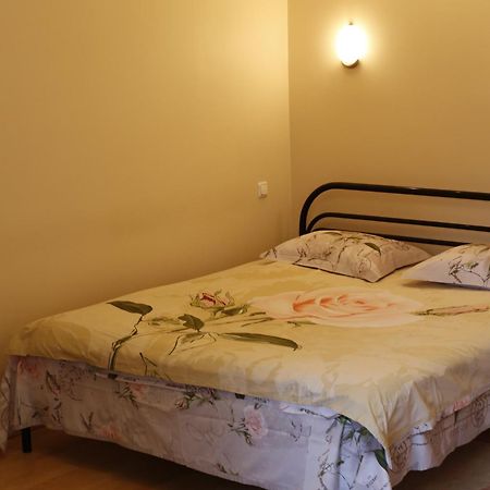 Hotel Service Predslava On Antonovicha Street Kiev Bagian luar foto