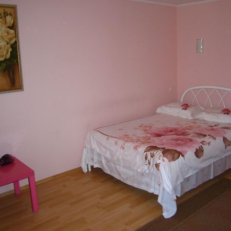 Hotel Service Predslava On Antonovicha Street Kiev Bagian luar foto