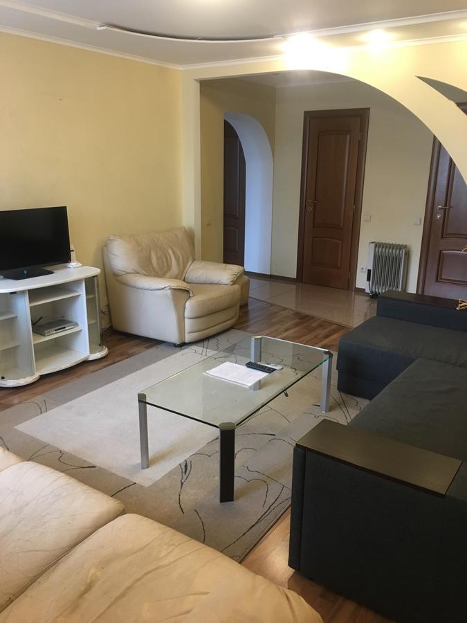 Hotel Service Predslava On Antonovicha Street Kiev Bagian luar foto