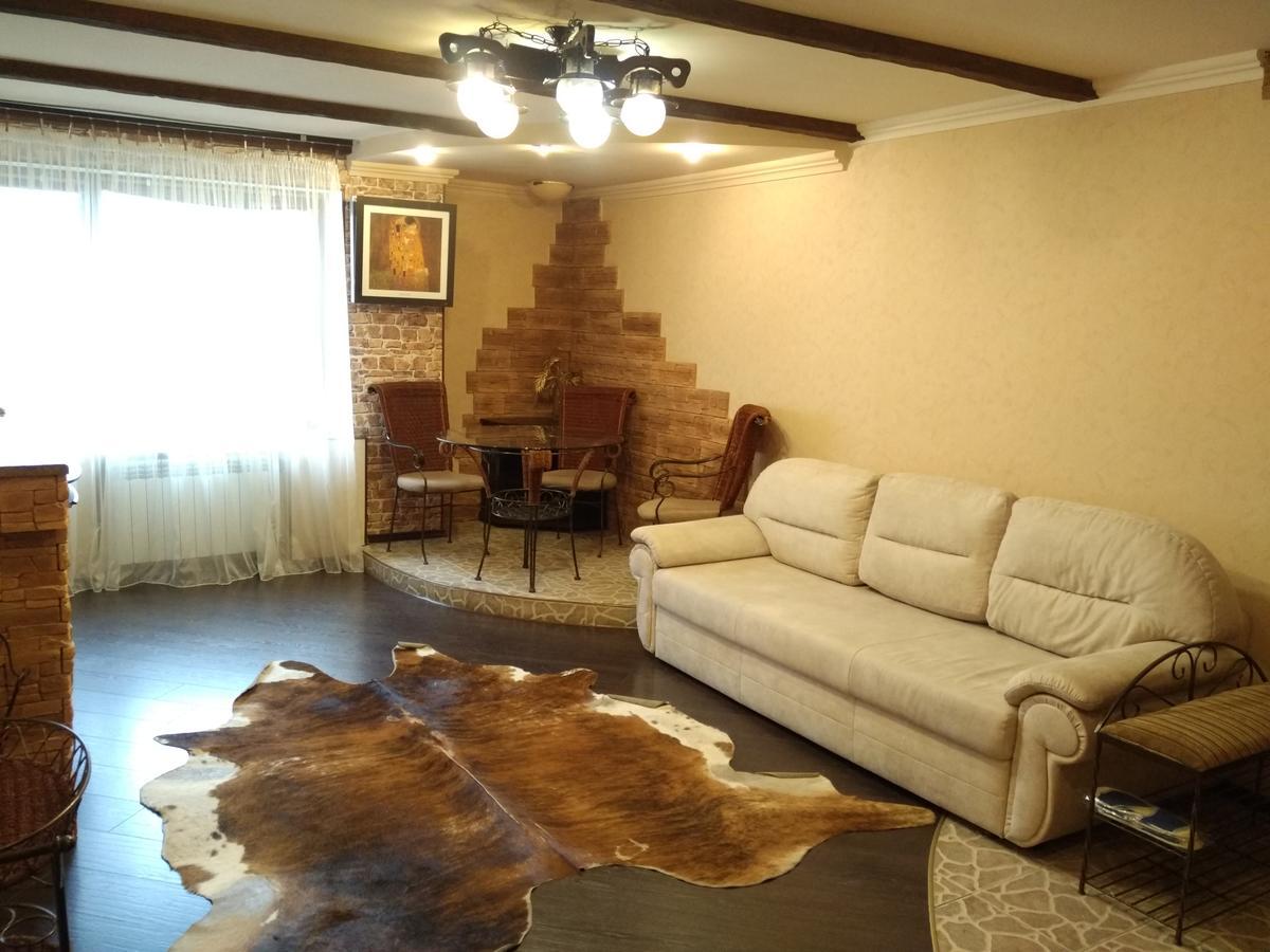 Hotel Service Predslava On Antonovicha Street Kiev Bagian luar foto
