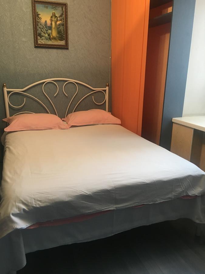 Hotel Service Predslava On Antonovicha Street Kiev Bagian luar foto