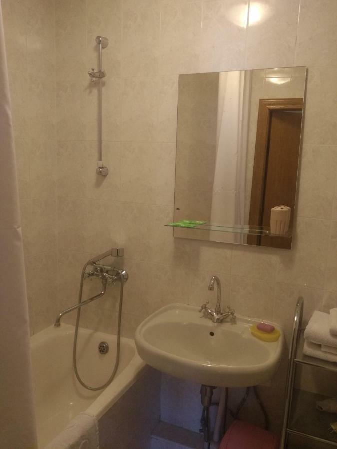 Hotel Service Predslava On Antonovicha Street Kiev Bagian luar foto