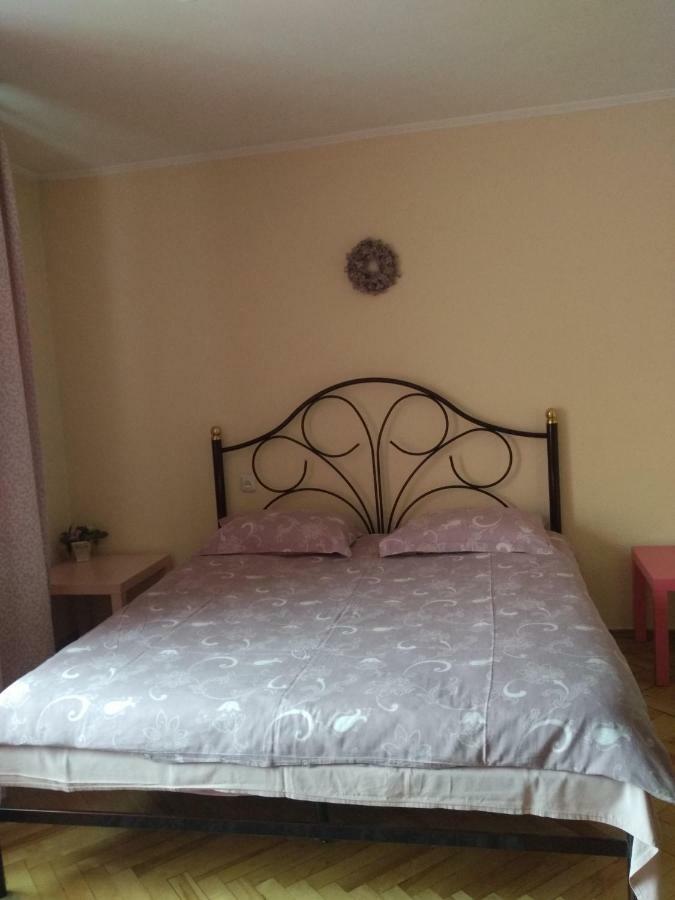 Hotel Service Predslava On Antonovicha Street Kiev Bagian luar foto